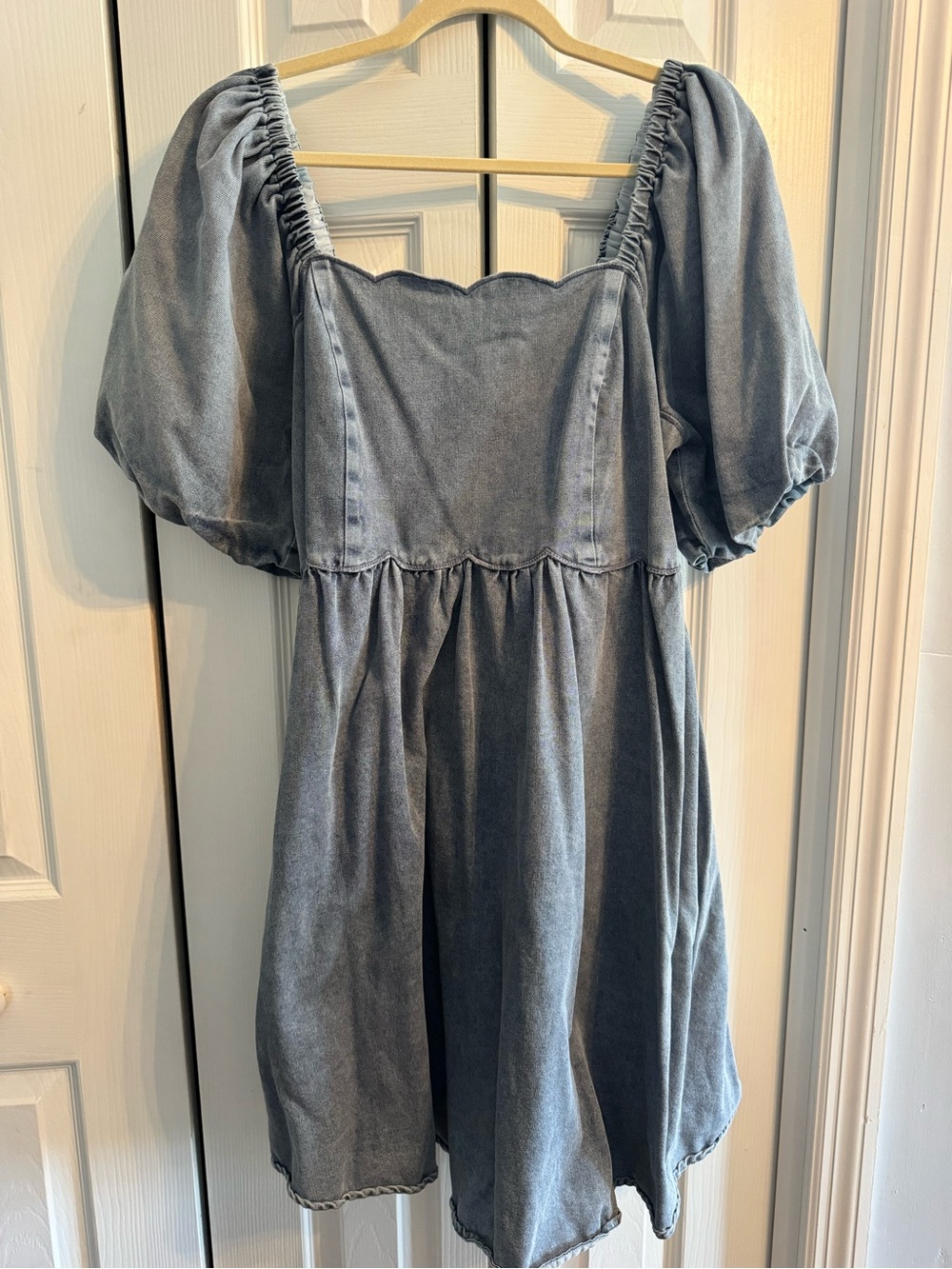 EUC Entro scalloped denim dress